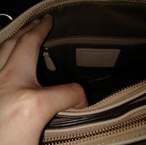 Authentic Coach shoulder bag (NWOT) - Picture 3 of 7